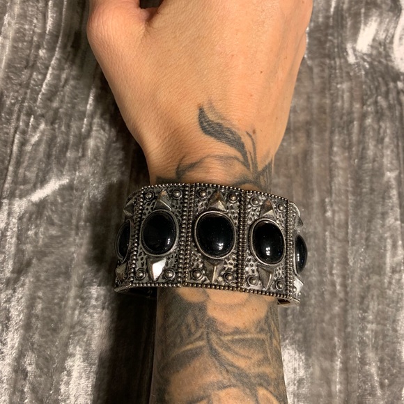 Black & silver Bracelet - Picture 2 of 2